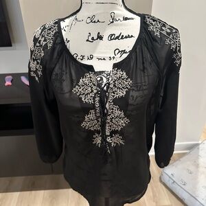 ⚠️Black Embroidered V-Neck Peasant Blouse SIZE SMALL/MEDIUM